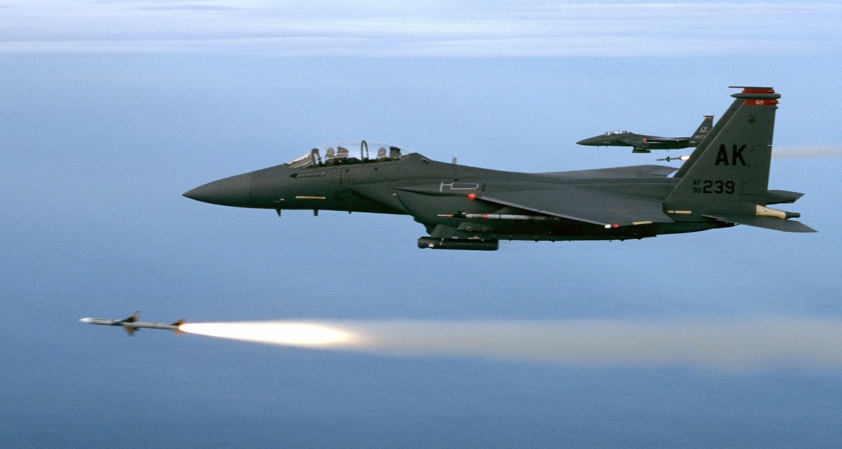 Las Fuerzas Aéreas estadounidenses quieren desechar 119 cazas F-15E Strike Eagle de cuarta generación y modernizar los 99 aviones restantes. Las Fuerzas Aéreas estadounidenses quieren desechar 119 cazas F-15E Strike Eagle de cuarta generación y modernizar los 99 aviones restantes.