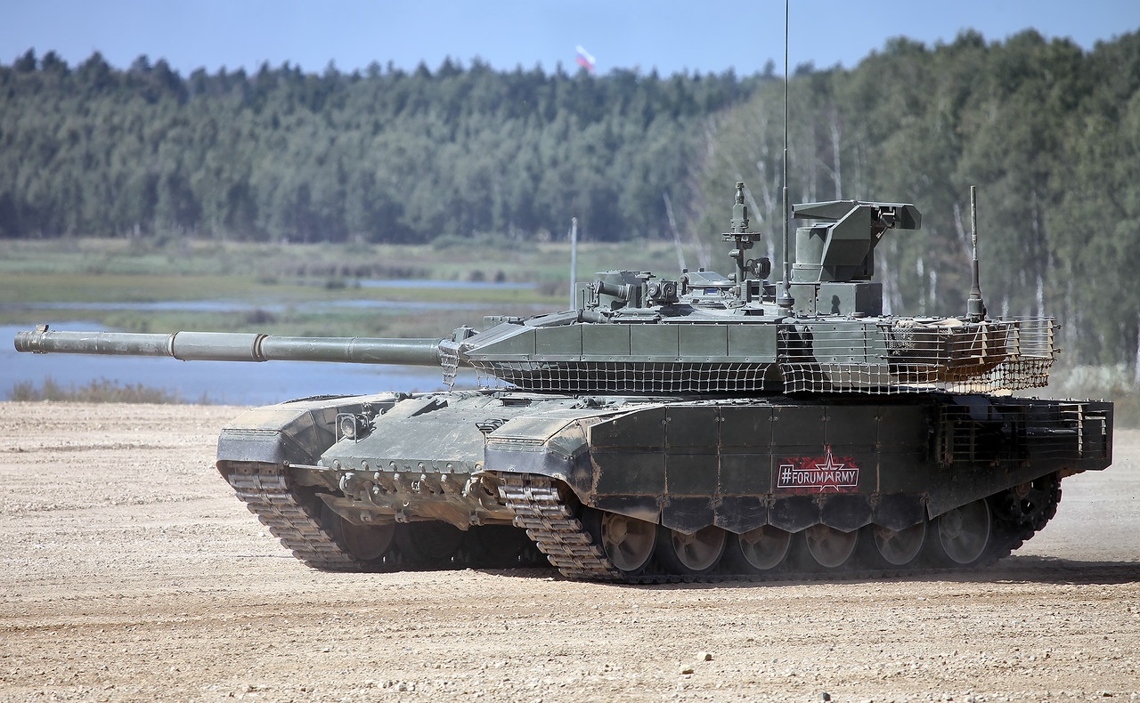 Desmontaje del avanzado tanque ruso T-90M 'Breakthrough' - un T-72B soviético con un motor B-2 de 1937, protección antigua y electrónica de consumo. Desmontaje del avanzado tanque ruso T-90M 'Breakthrough' - un T-72B soviético con un motor B-2 de 1937, protección antigua y electrónica de consumo.
