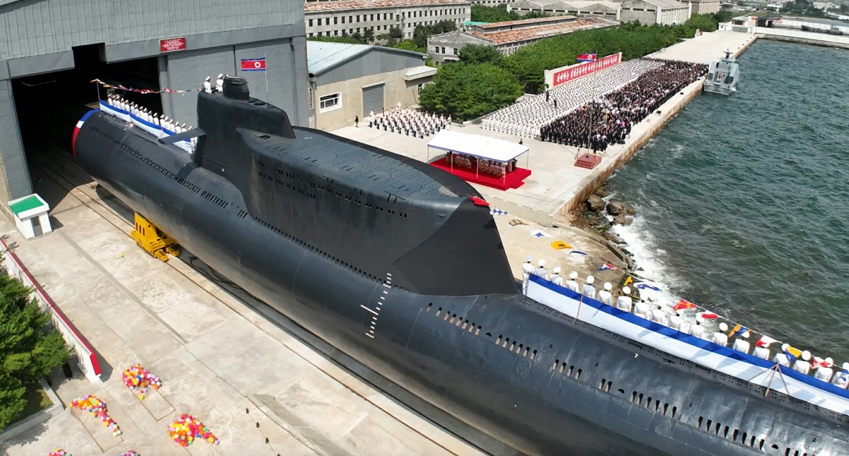 La RPDC presenta el submarino nuclear Hero Kim Gun-ok con un sistema de lanzamiento vertical de 10 misiles nucleares La RPDC presenta el submarino nuclear Hero Kim Gun-ok con un sistema de lanzamiento vertical de 10 misiles nucleares