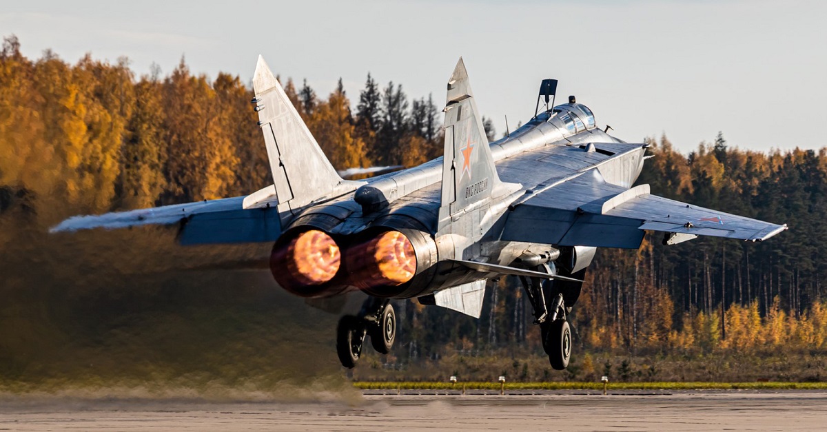 El caza supersónico de cuarta generación MiG-31 se estrella en rusia con un coste de 35 millones de dólares El caza supersónico de cuarta generación MiG-31 se estrella en rusia con un coste de 35 millones de dólares