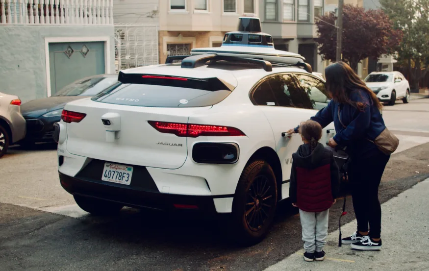 Waymo y Cruise han sido autorizados para realizar trayectos en robotaxi de pago durante 24 horas en San Francisco Waymo y Cruise han sido autorizados para realizar trayectos en robotaxi de pago durante 24 horas en San Francisco