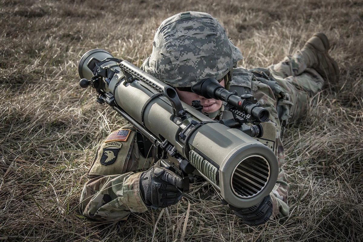 La AFU muestra el lanzagranadas sueco Carl Gustaf M3 en acción La AFU muestra el lanzagranadas sueco Carl Gustaf M3 en acción