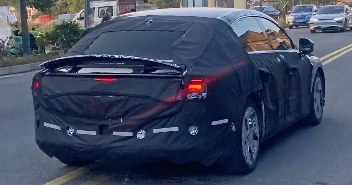 Intrigante Smart #6: Prototipo Camuflado de un Nuevo Vehículo Eléctrico