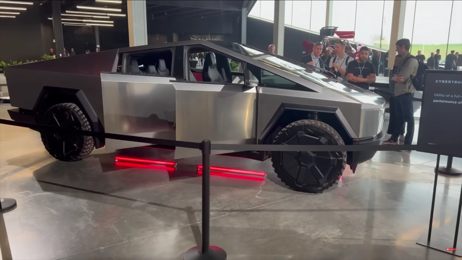 Tesla revela una nueva versión de preproducción del pick-up eléctrico Cybertruck Tesla revela una nueva versión de preproducción del pick-up eléctrico Cybertruck