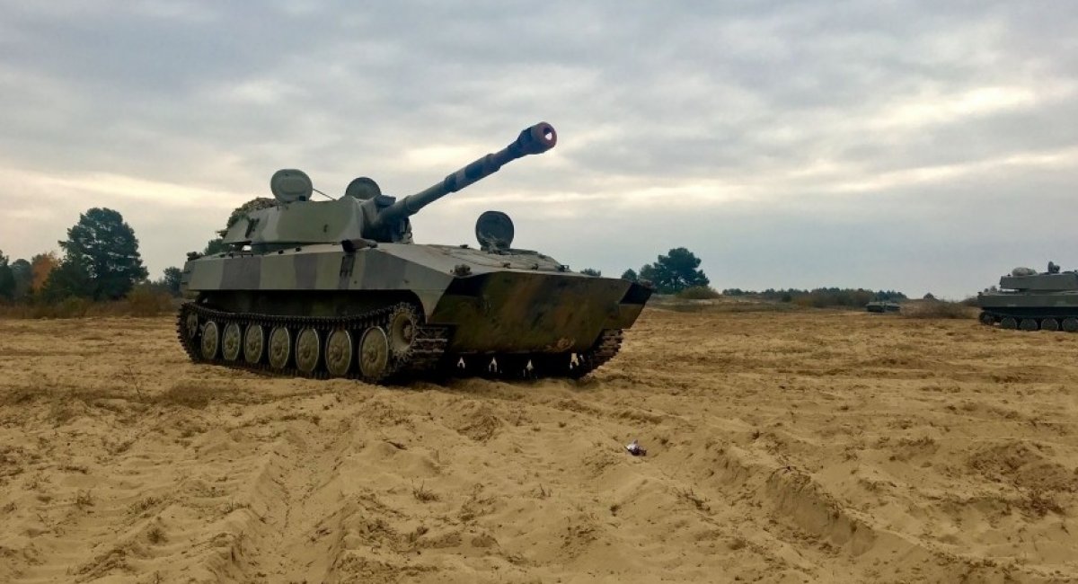 Las fuerzas armadas ucranianas muestran cómo las gigantescas unidades de artillería de Gvozdika destruyen equipos rusos (vídeo) Las fuerzas armadas ucranianas muestran cómo las gigantescas unidades de artillería de Gvozdika destruyen equipos rusos (vídeo)