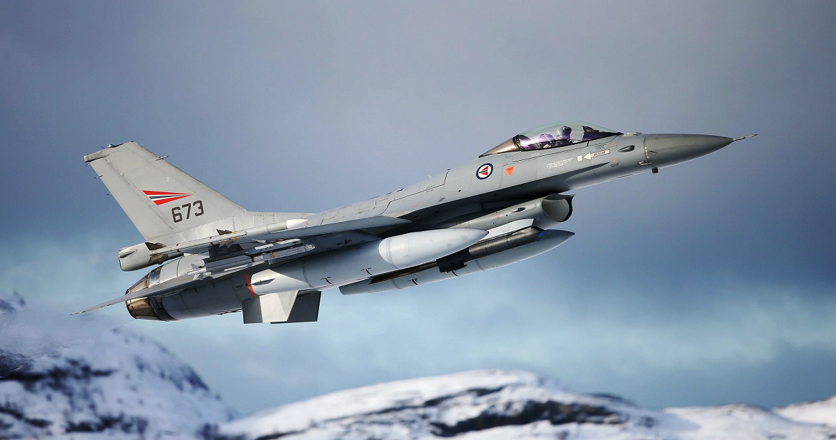 Rumanía compra 32 cazas F-16 Fighting Falcon a Noruega por 425 millones de dólares y gastará 105 millones en mejoras Rumanía compra 32 cazas F-16 Fighting Falcon a Noruega por 425 millones de dólares y gastará 105 millones en mejoras