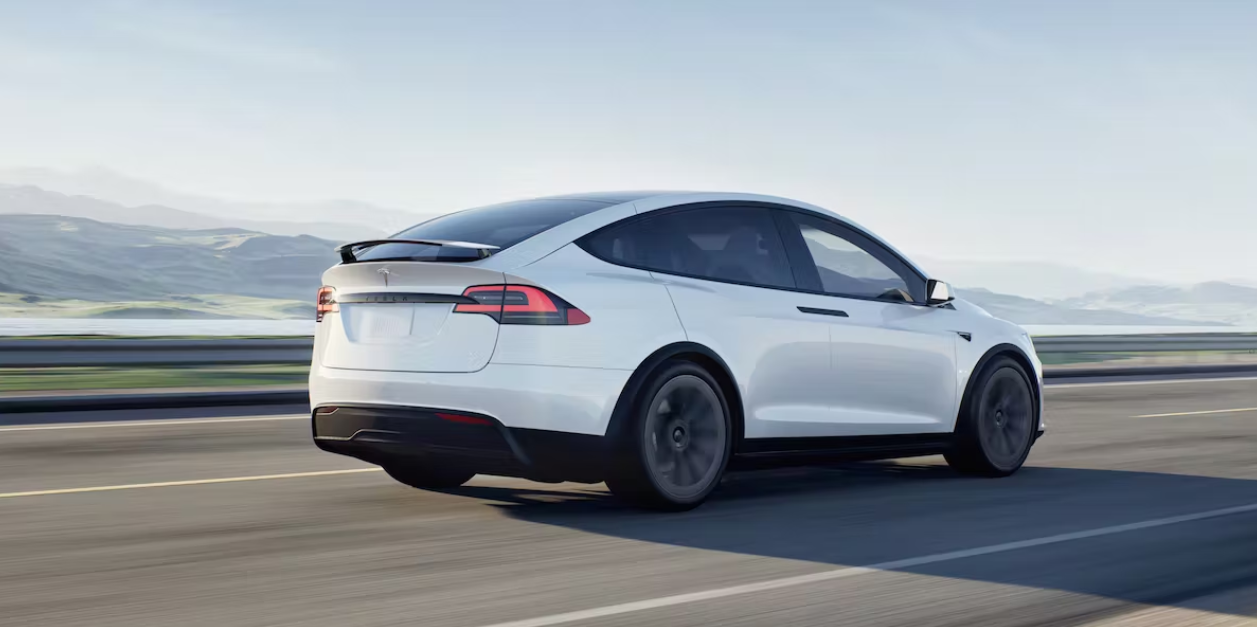 En 2022, los coches eléctricos Tesla con piloto automático sufrieron accidentes con una frecuencia 10 veces menor que el resto de coches: los accidentes se produjeron cada 10 millones de km recorridos En 2022, los coches eléctricos Tesla con piloto automático sufrieron accidentes con una frecuencia 10 veces menor que el resto de coches: los accidentes se produjeron cada 10 millones de km recorridos