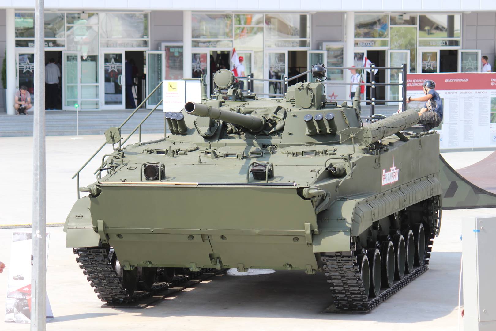 Rusia presentará un BMP-3 no tripulado con IA, un módulo de combate robótico Sinitsa y un dron Rusia presentará un BMP-3 no tripulado con IA, un módulo de combate robótico Sinitsa y un dron