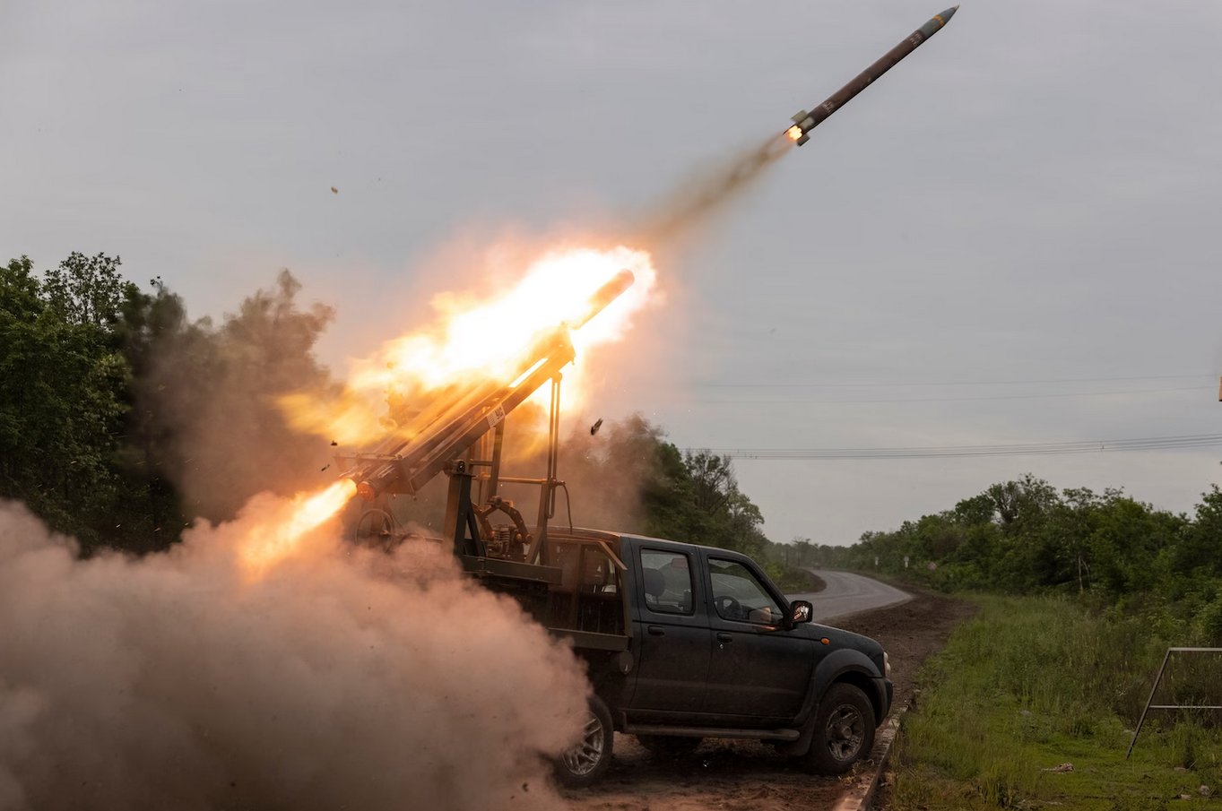 Las Fuerzas Armadas ucranianas utilizan un sistema único de lanzacohetes múltiples Cerberus basado en una camioneta civil Las Fuerzas Armadas ucranianas utilizan un sistema único de lanzacohetes múltiples Cerberus basado en una camioneta civil