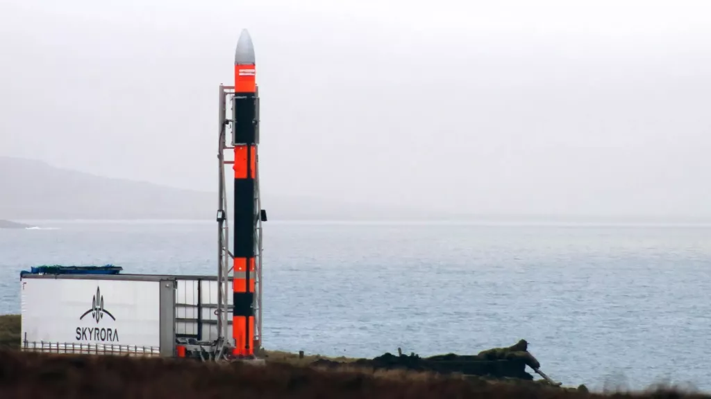 Skyrora lanzó por primera vez el cohete suborbital Skylark L, pero cayó en el mar de Noruega a 500 metros de la plataforma de lanzamiento Skyrora lanzó por primera vez el cohete suborbital Skylark L, pero cayó en el mar de Noruega a 500 metros de la plataforma de lanzamiento