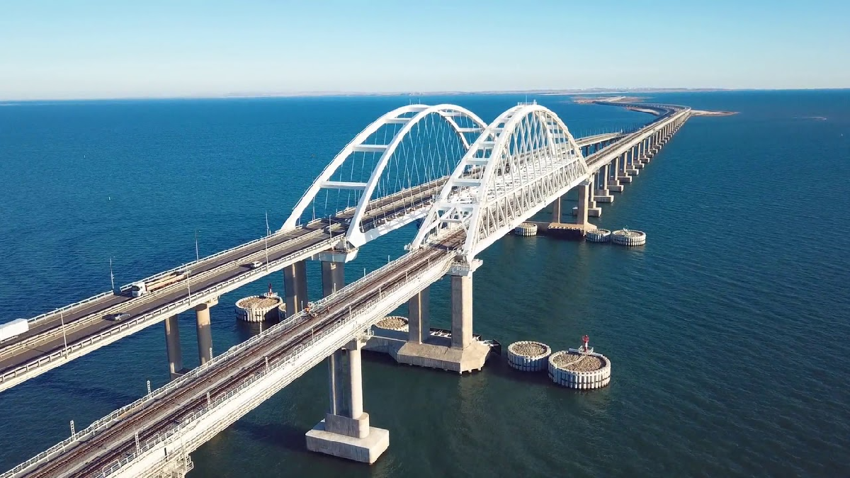 Rusia aporta "cantidades frenéticas" de equipos de defensa aérea para proteger el puente de Crimea