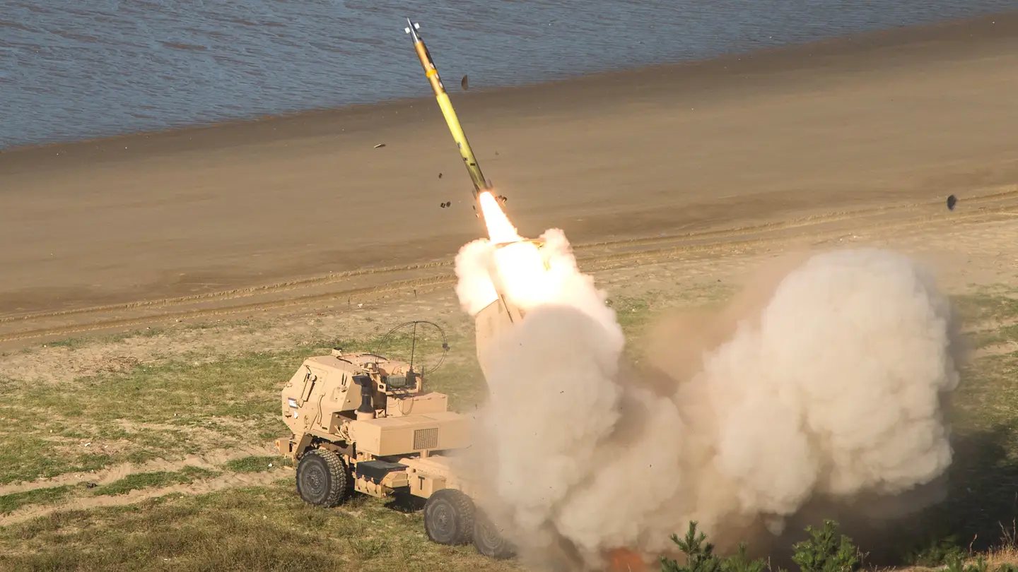 Biden anunció oficialmente la transferencia de MLRS HIMARS a Ucrania