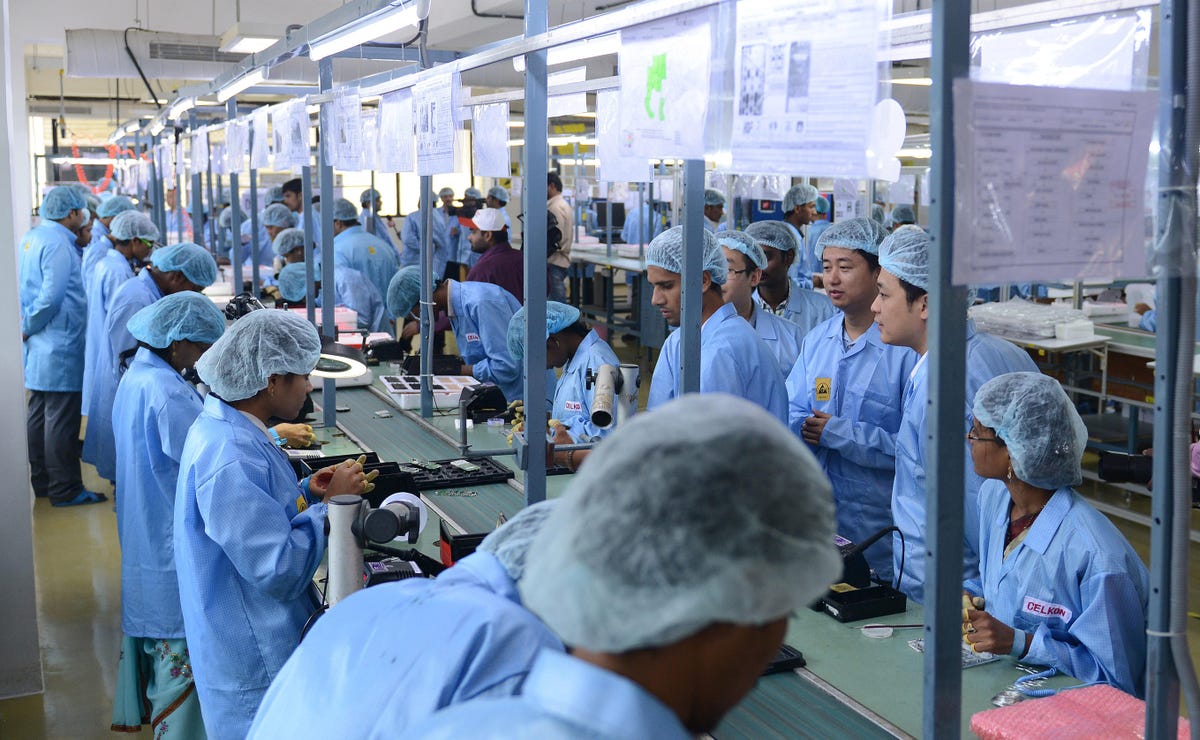Las empresas chinas Xiaomi, OPPO y Vivo han decidido trasladar parte de la producción de sus gadgets a la India. Las empresas chinas Xiaomi, OPPO y Vivo han decidido trasladar parte de la producción de sus gadgets a la India.