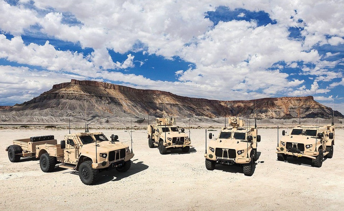 Oshkosh se disputa en los tribunales un contrato de 8.660 millones de dólares para fabricar los vehículos blindados JLTV que sustituirán a los HMMWV Oshkosh se disputa en los tribunales un contrato de 8.660 millones de dólares para fabricar los vehículos blindados JLTV que sustituirán a los HMMWV