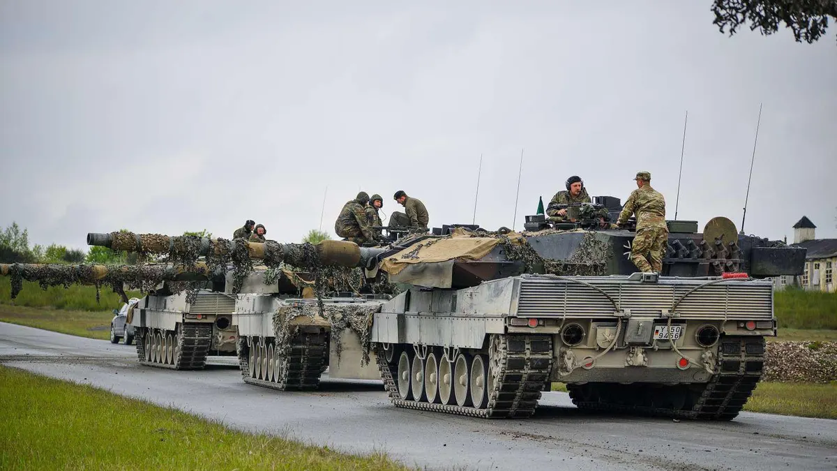Las Fuerzas Armadas de Ucrania muestran la evacuación de un tanque Leopard 2A6 dañado utilizando un vehículo de reparación Bergepanzer 3. Las Fuerzas Armadas de Ucrania muestran la evacuación de un tanque Leopard 2A6 dañado utilizando un vehículo de reparación Bergepanzer 3.