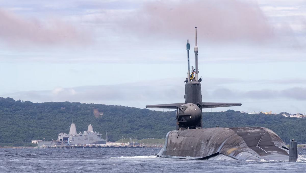 El submarino de propulsión nuclear de clase Ohio USS Michigan, que transporta 154 misiles de crucero Tomahawk, llega a Corea del Sur por primera vez desde 2017 El submarino de propulsión nuclear de clase Ohio USS Michigan, que transporta 154 misiles de crucero Tomahawk, llega a Corea del Sur por primera vez desde 2017