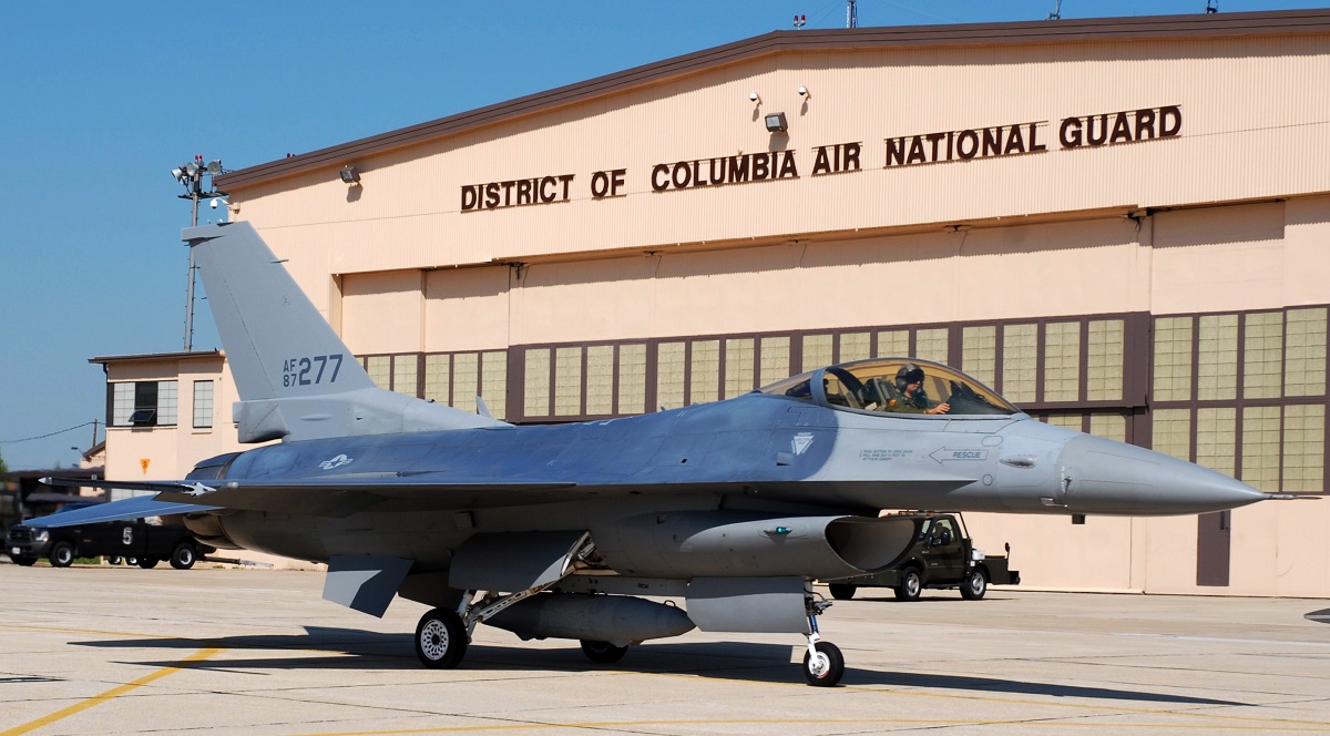 Una potente explosión atemoriza a los residentes de Washington, D.C. - un estampido sónico golpea la ciudad después de que los aviones se vuelvan supersónicos Una potente explosión atemoriza a los residentes de Washington, D.C. - un estampido sónico golpea la ciudad después de que los aviones se vuelvan supersónicos