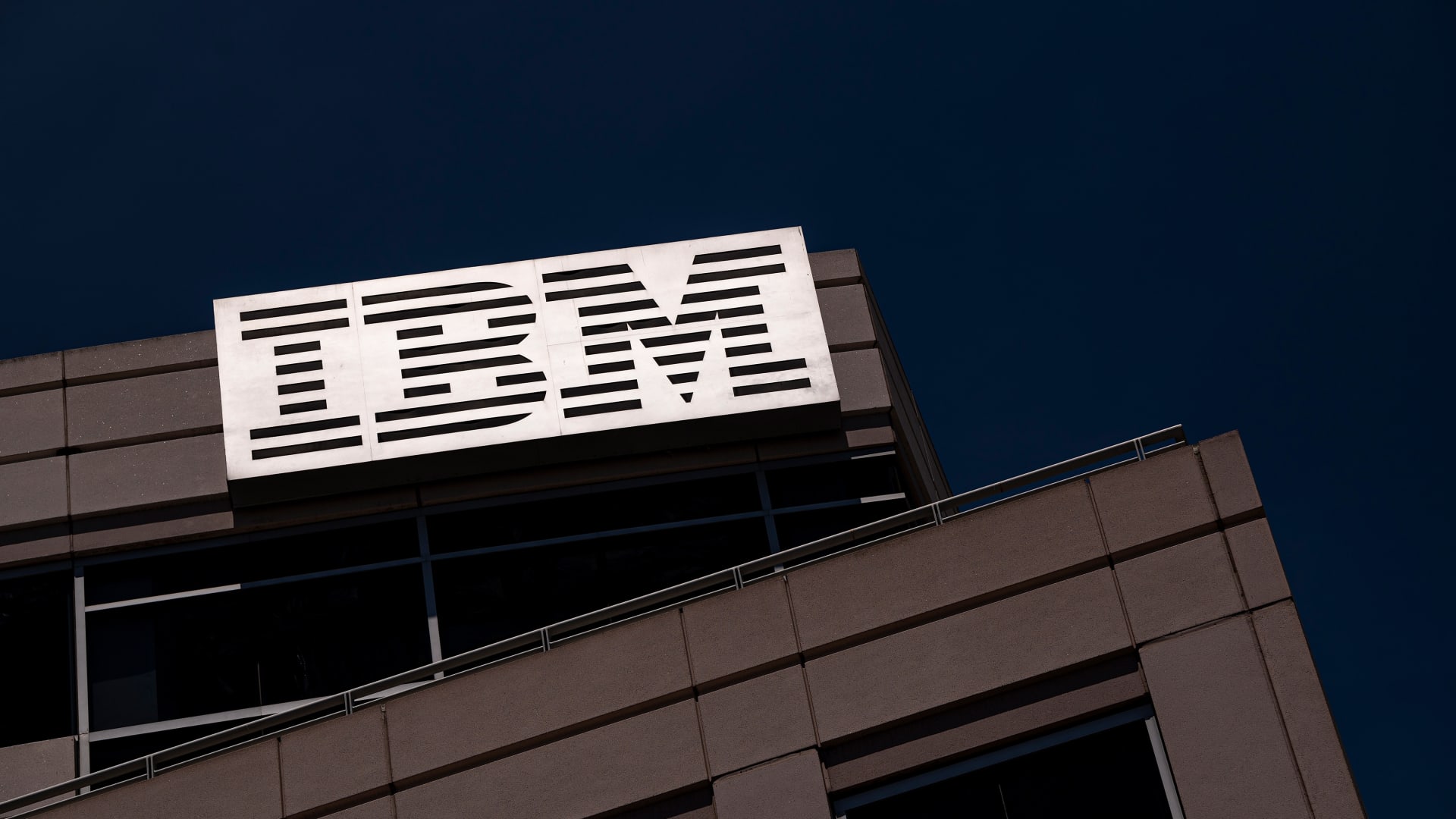 El CEO de IBM cree que la IA afectará sobre todo a los empleos de cuello blanco, pero no los desplazará El CEO de IBM cree que la IA afectará sobre todo a los empleos de cuello blanco, pero no los desplazará