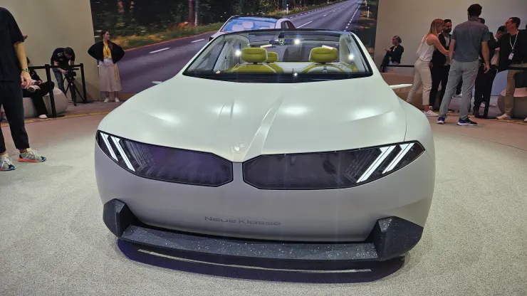 BMW aprovechará la tecnología en la nube de Amazon para crear funciones de conducción autónoma para sus nuevos coches eléctricos BMW aprovechará la tecnología en la nube de Amazon para crear funciones de conducción autónoma para sus nuevos coches eléctricos
