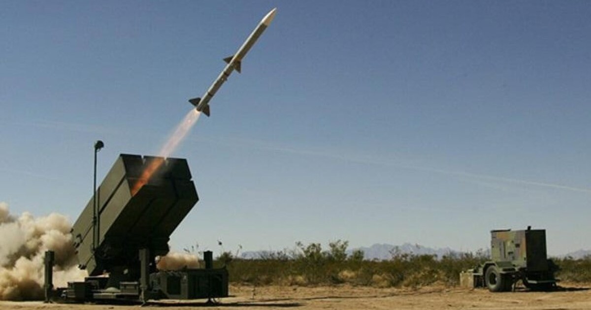 El Pentágono confirmó la transferencia a Ucrania de dos sistemas de defensa aérea NASAMS, municiones para M142 HIMARS y proyectiles para obuses de 155 mm. El Pentágono confirmó la transferencia a Ucrania de dos sistemas de defensa aérea NASAMS, municiones para M142 HIMARS y proyectiles para obuses de 155 mm.