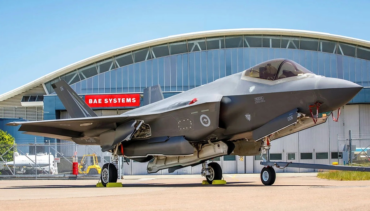 Australia podría no comprar 28 aviones F-35A debido a la modernización del F/A-18 Super Hornet, el desarrollo del avión no tripulado MQ-28 Ghost Bat y la aparición de cazas de sexta generación Australia podría no comprar 28 aviones F-35A debido a la modernización del F/A-18 Super Hornet, el desarrollo del avión no tripulado MQ-28 Ghost Bat y la aparición de cazas de sexta generación