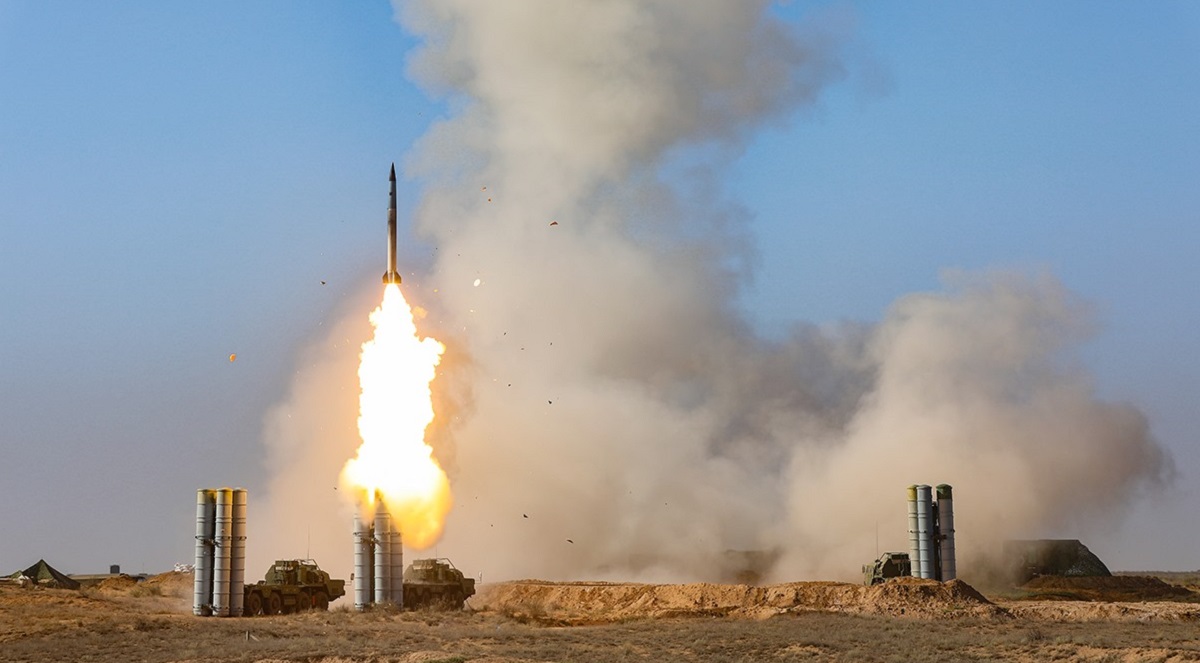 Al parecer, los rusos están desarrollando un misil tierra-tierra de alta precisión con una ojiva y un alcance de lanzamiento mayores para el sistema de defensa antiaérea S-400 Triumf Al parecer, los rusos están desarrollando un misil tierra-tierra de alta precisión con una ojiva y un alcance de lanzamiento mayores para el sistema de defensa antiaérea S-400 Triumf