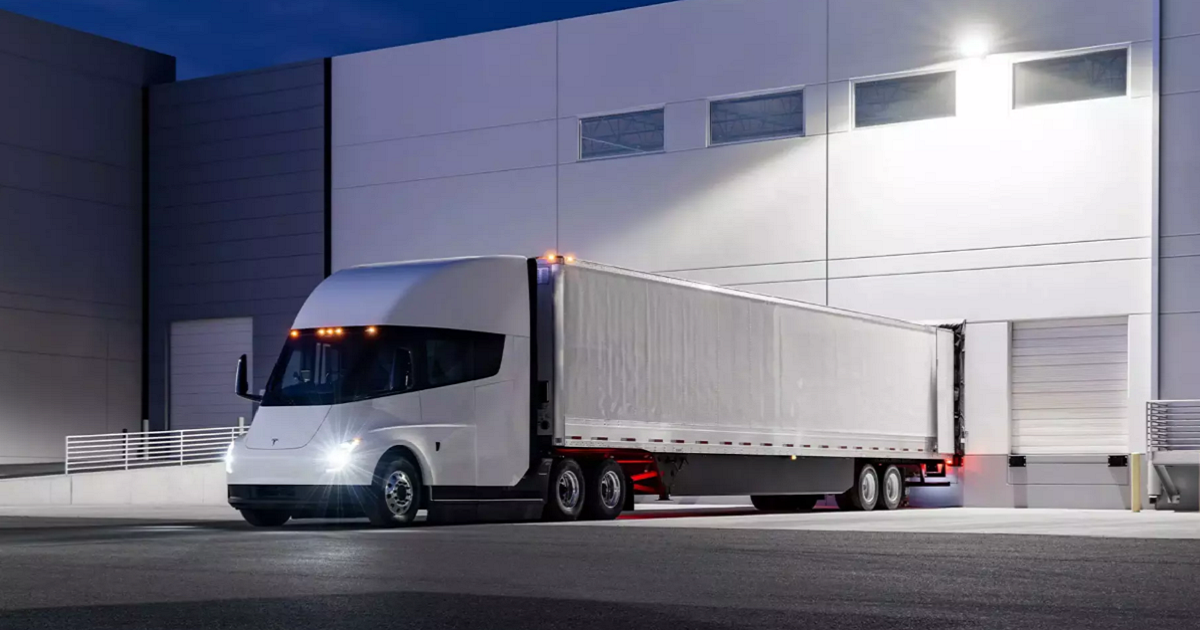 Tesla comienza las entregas de los camiones eléctricos Semi con tres años de retraso Tesla comienza las entregas de los camiones eléctricos Semi con tres años de retraso