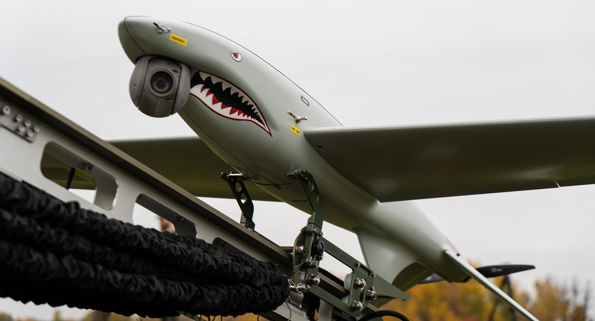 El avión no tripulado SHARK ayudó a destruir lanzadores, una estación de radar y un vehículo de transporte y carga del sistema ruso de misiles tierra-aire Buk El avión no tripulado SHARK ayudó a destruir lanzadores, una estación de radar y un vehículo de transporte y carga del sistema ruso de misiles tierra-aire Buk