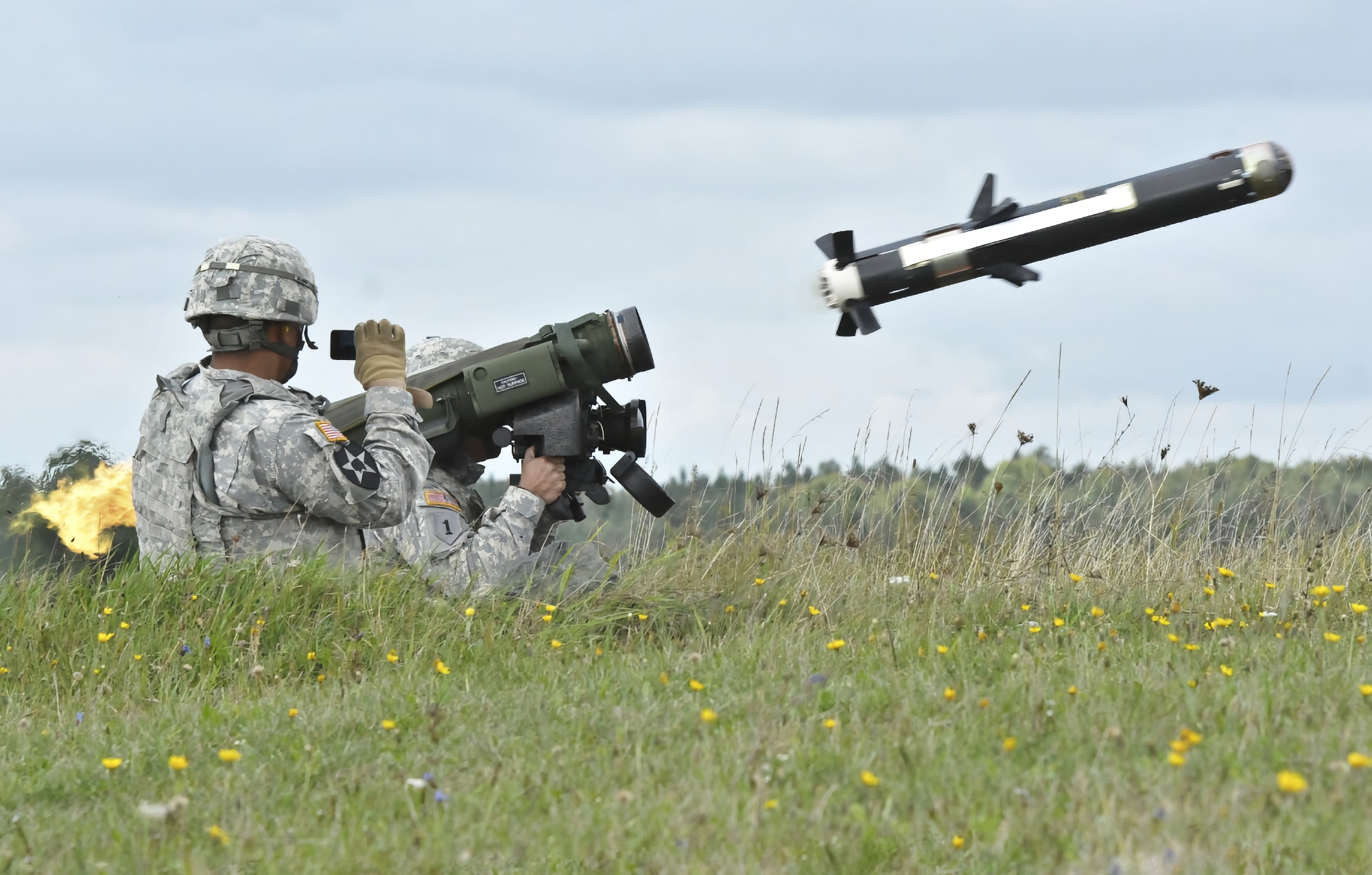 26.500 sistemas antitanque Javelin, 1.400 sistemas antiaéreos Stinger, 108 obuses, 50 millones de proyectiles, cientos de vehículos blindados y helicópteros: Estados Unidos transfirió asistencia militar a Ucrania por 4.600 millones de dólares 26.500 sistemas antitanque Javelin, 1.400 sistemas antiaéreos Stinger, 108 obuses, 50 millones de proyectiles, cientos de vehículos blindados y helicópteros: Estados Unidos transfirió asistencia militar a Ucrania por 4.600 millones de dólares