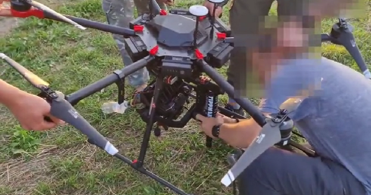 Voluntarios ucranianos equiparon un hexacóptero con una ametralladora para luchar contra los drones kamikaze iraníes Shahed-136 Voluntarios ucranianos equiparon un hexacóptero con una ametralladora para luchar contra los drones kamikaze iraníes Shahed-136