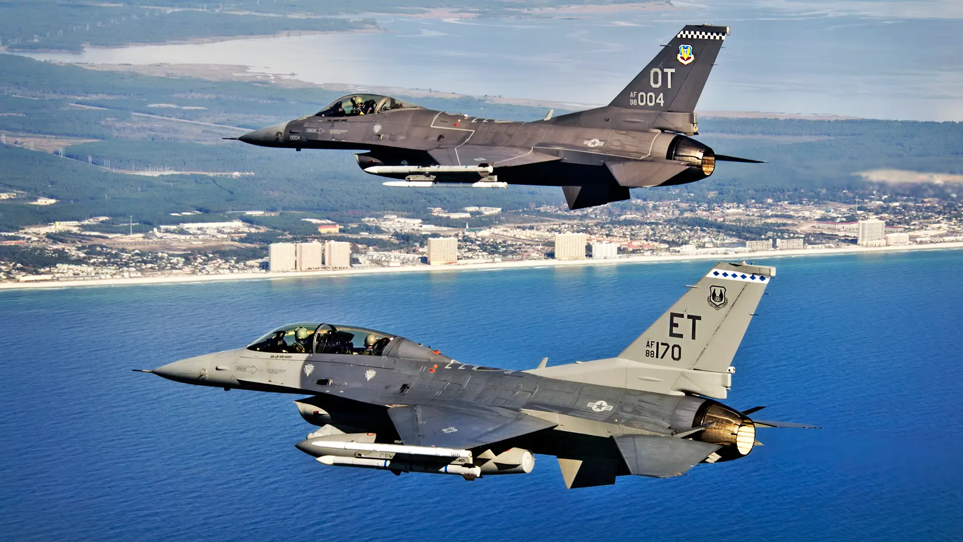 El proyecto VENOM convertirá cazas F-16 en drones experimentales El proyecto VENOM convertirá cazas F-16 en drones experimentales