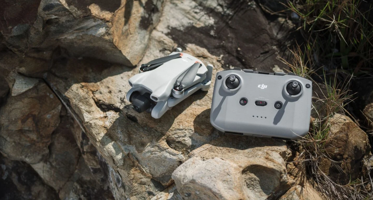DJI Mini 3 es un dron económico de 249 g con cámara 4K que puede volar 38 minutos, con un precio desde 409 dólares DJI Mini 3 es un dron económico de 249 g con cámara 4K que puede volar 38 minutos, con un precio desde 409 dólares