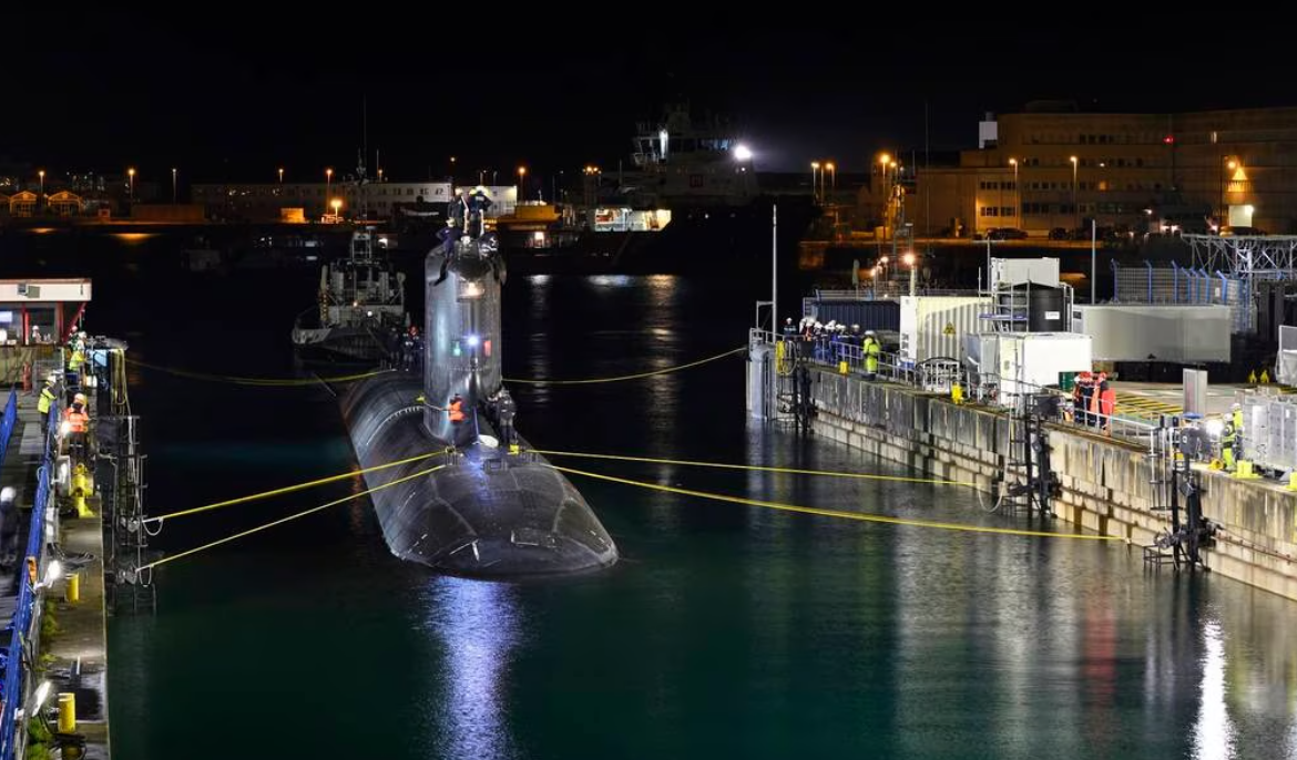 Francia inicia las pruebas finales del SSN Duguay-Trouin, un submarino de propulsión nuclear de nueva generación capaz de transportar misiles Exocet SM39 y torpedos FM21. Francia inicia las pruebas finales del SSN Duguay-Trouin, un submarino de propulsión nuclear de nueva generación capaz de transportar misiles Exocet SM39 y torpedos FM21.