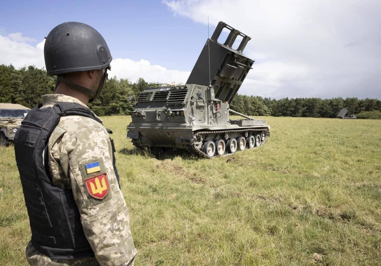 La AFU muestra por primera vez el MLRS M270 de EE.UU. con 40 km de alcance