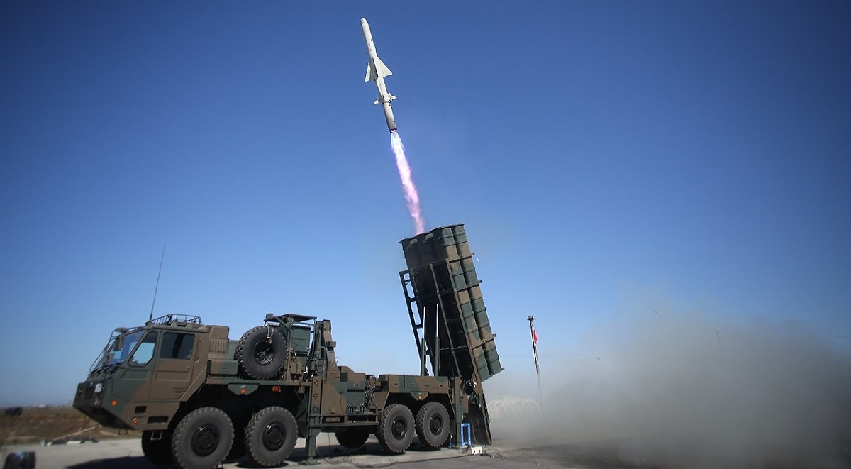 Japón lanzó su primer misil antibuque Tipo 12 con un alcance de 200 kilómetros frente a las costas de Australia. Japón lanzó su primer misil antibuque Tipo 12 con un alcance de 200 kilómetros frente a las costas de Australia.