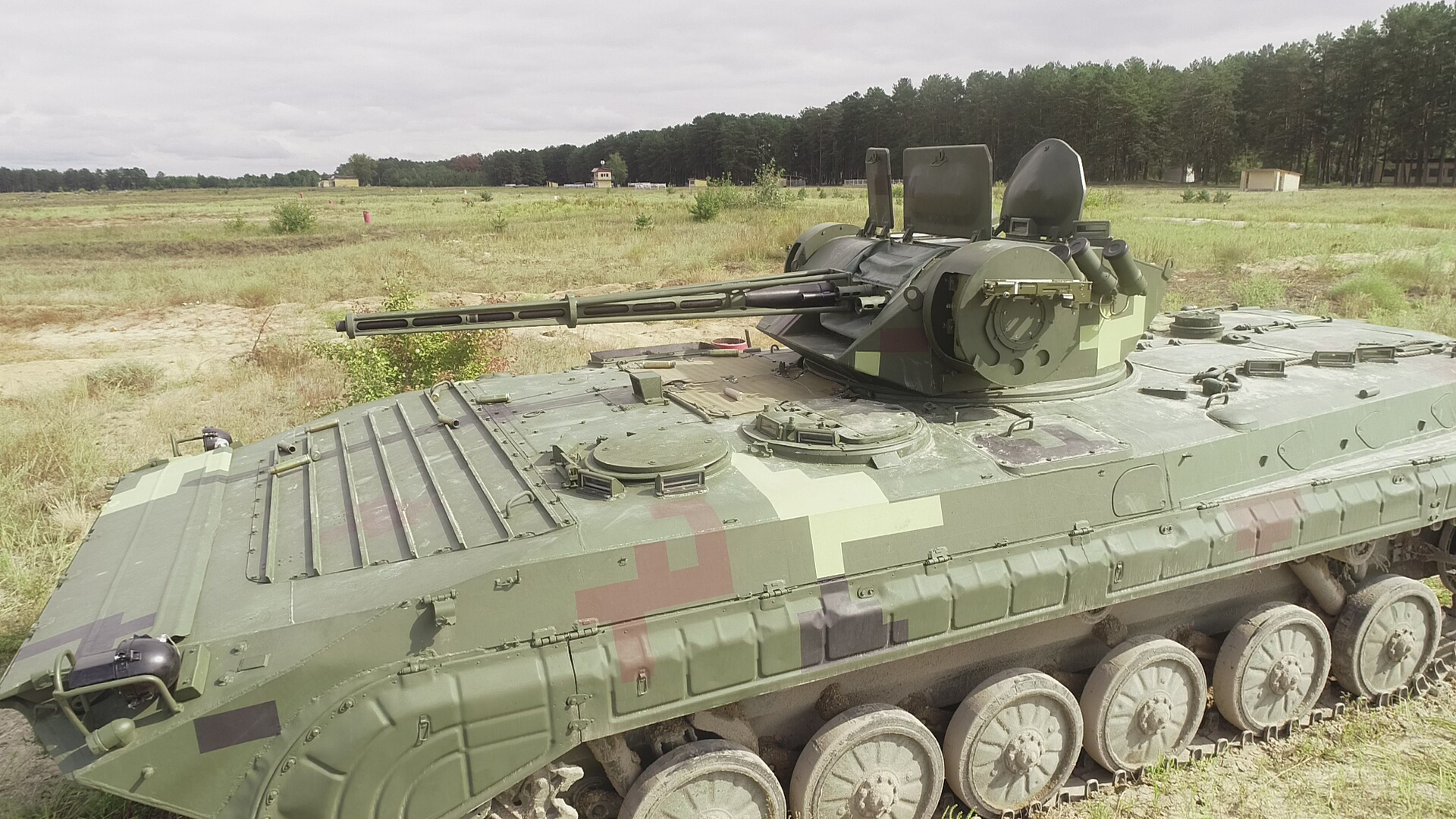 El ejército ucraniano comenzó a usar los únicos BMP-1TS y BTR-4MV1 en las batallas. El ejército ucraniano comenzó a usar los únicos BMP-1TS y BTR-4MV1 en las batallas.