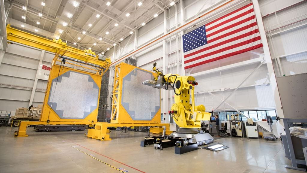 Raytheon recibe 619 millones de dólares para fabricar el radar AN/SPY-6(V) líder mundial para la Marina estadounidense Raytheon recibe 619 millones de dólares para fabricar el radar AN/SPY-6(V) líder mundial para la Marina estadounidense