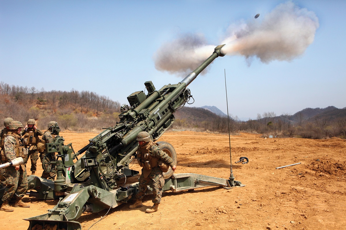 El obús estadounidense M777 destruye el cañón ruso 2A36 Hyacinth-B de 152 mm con el misil guiado de precisión M982 Excalibur El obús estadounidense M777 destruye el cañón ruso 2A36 Hyacinth-B de 152 mm con el misil guiado de precisión M982 Excalibur