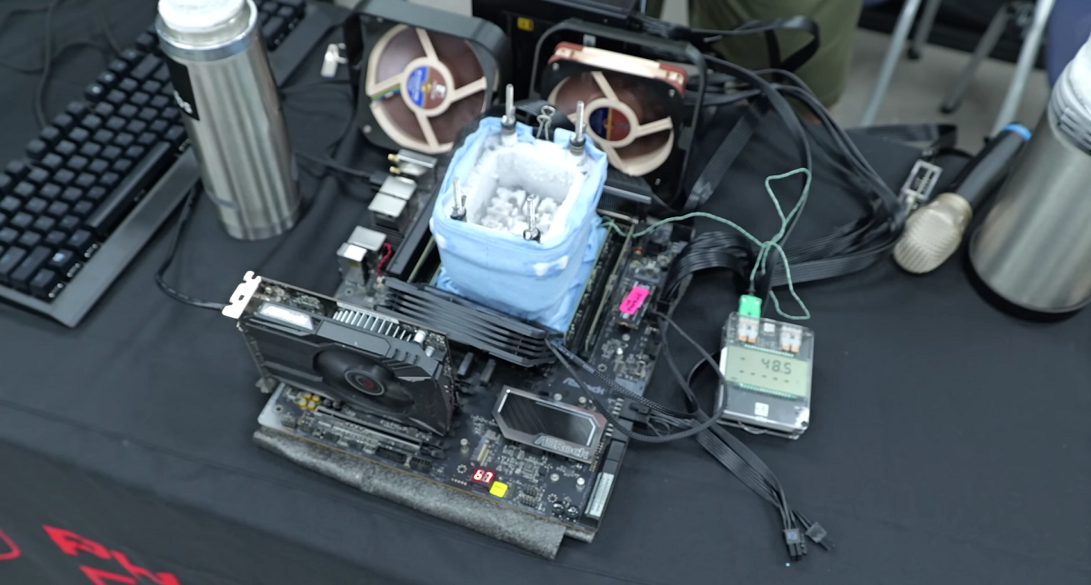 El chip Xeon Sapphire Rapids de 16 núcleos de Intel se overclockea a 7,2 GHz, pero no supera ninguna prueba de rendimiento. El chip Xeon Sapphire Rapids de 16 núcleos de Intel se overclockea a 7,2 GHz, pero no supera ninguna prueba de rendimiento.