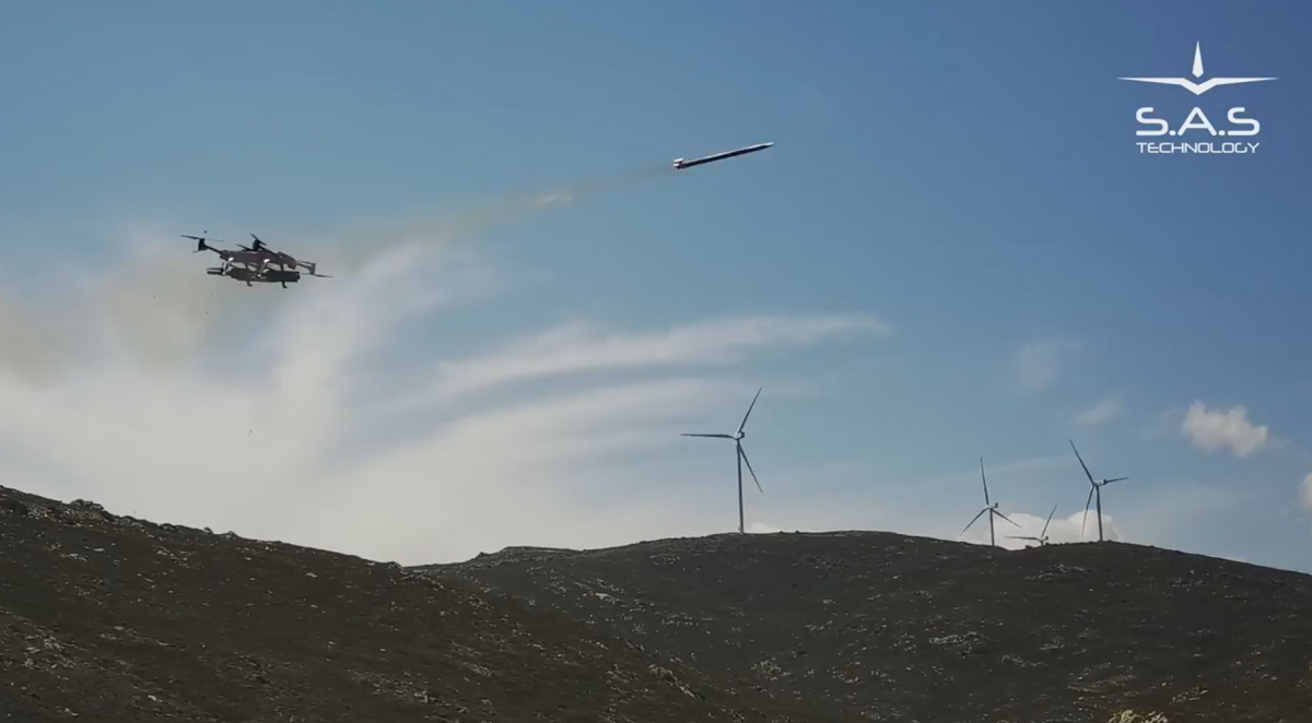 SARISA SRS-1X se convierte en el primer cuadricóptero del mundo en lanzar un misil Hydra 70 SARISA SRS-1X se convierte en el primer cuadricóptero del mundo en lanzar un misil Hydra 70