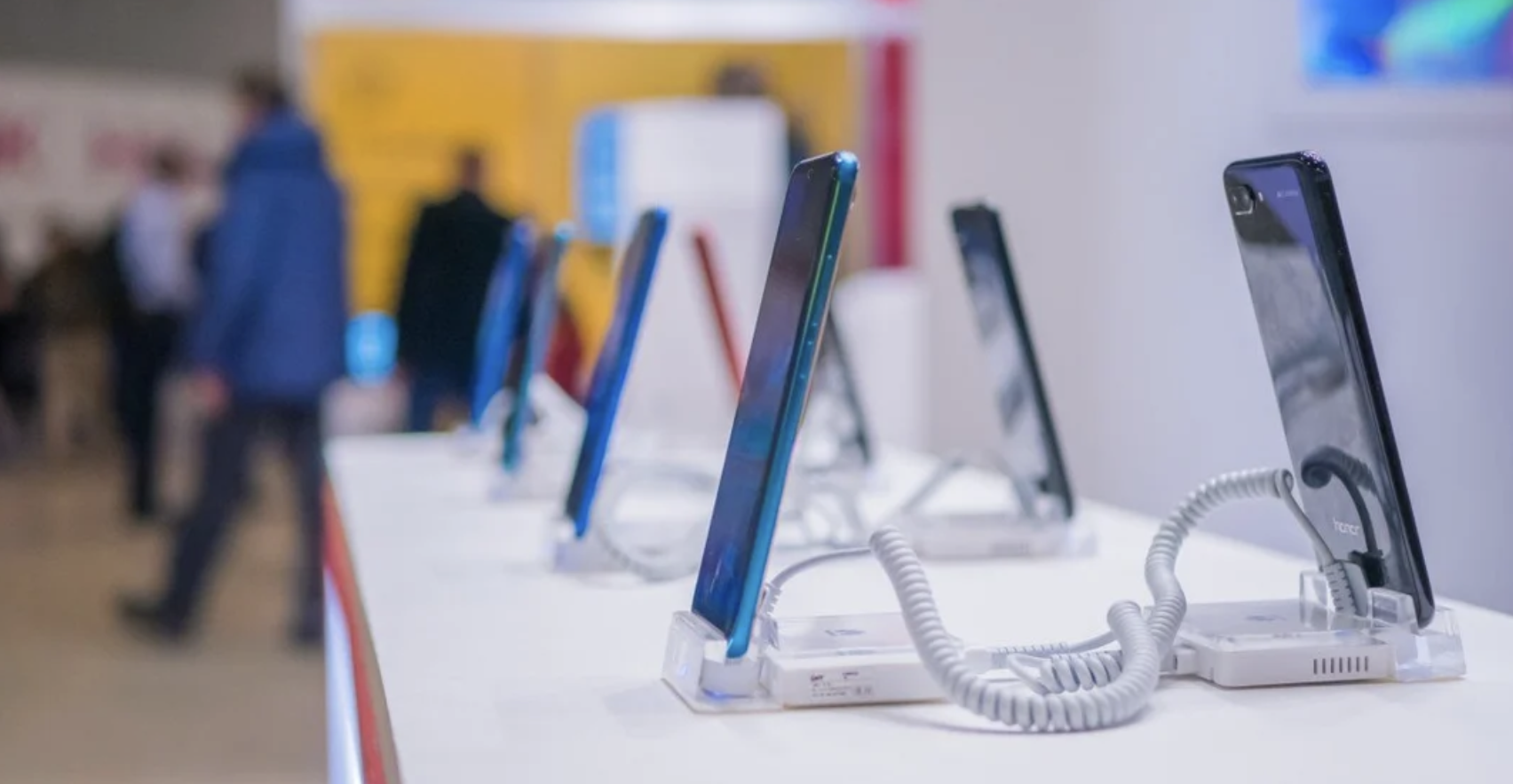 China ha reducido drásticamente el suministro de teléfonos inteligentes a Rusia y casi detiene el suministro de equipos de telecomunicaciones. China ha reducido drásticamente el suministro de teléfonos inteligentes a Rusia y casi detiene el suministro de equipos de telecomunicaciones.