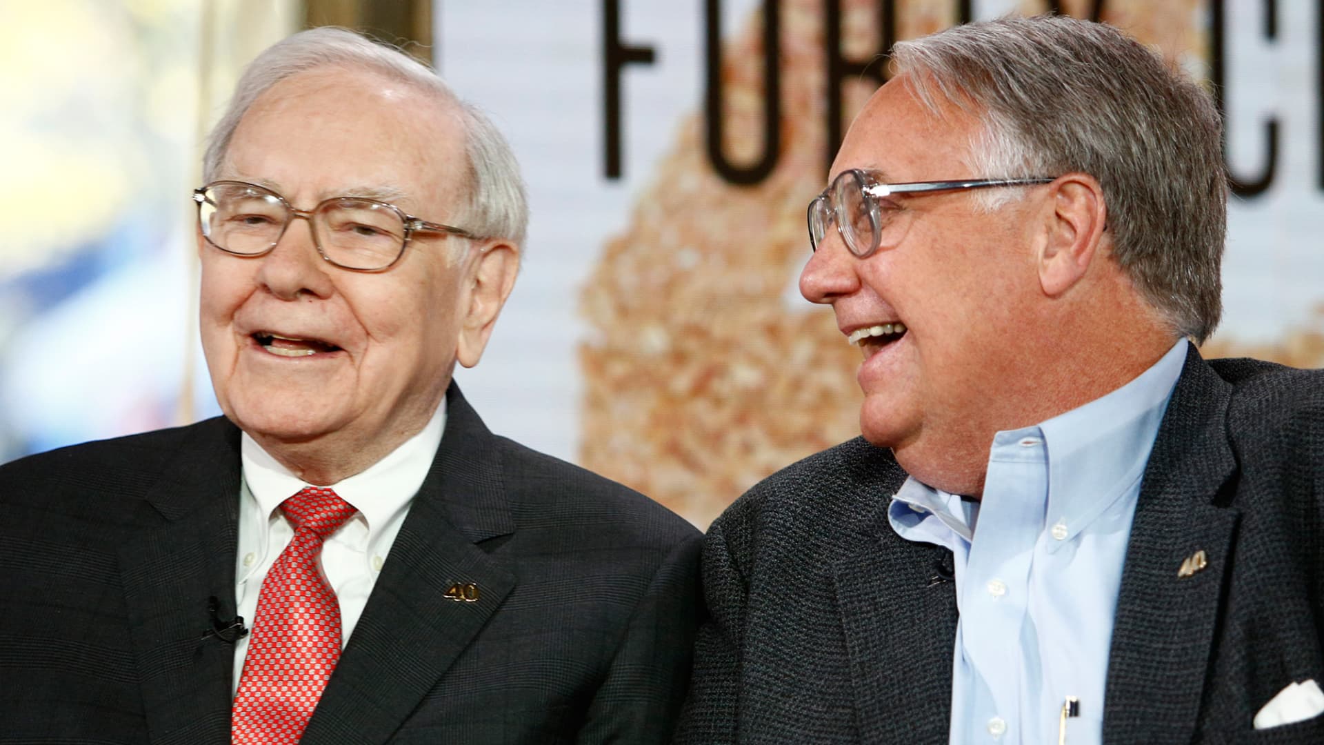Hijo de Warren Buffett dona 2.700.000 dólares a las Fuerzas Armadas de Ucrania tras reunirse con Zelensky Hijo de Warren Buffett dona 2.700.000 dólares a las Fuerzas Armadas de Ucrania tras reunirse con Zelensky