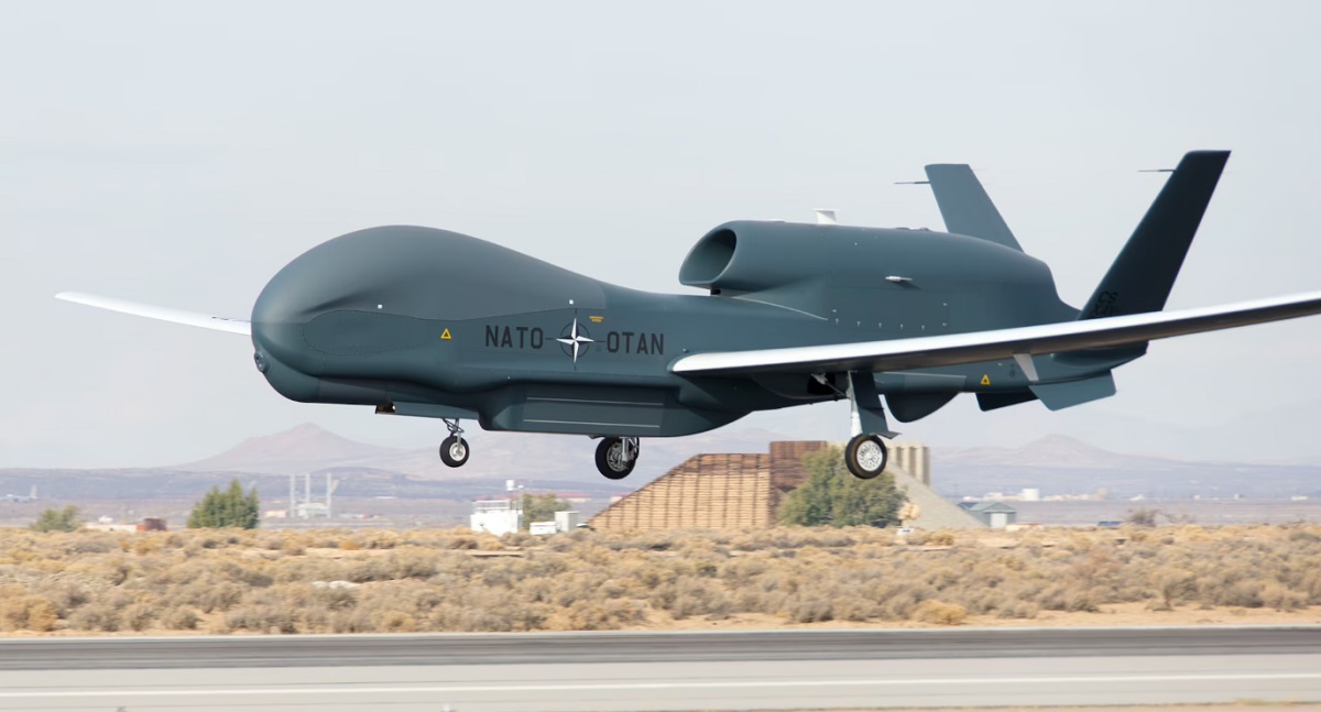 El avión no tripulado estratégico estadounidense RQ-4B Global Hawk ha completado una misión de 7 horas sobre el Mar Negro, acercándose a 150 kilómetros de Crimea. El avión no tripulado estratégico estadounidense RQ-4B Global Hawk ha completado una misión de 7 horas sobre el Mar Negro, acercándose a 150 kilómetros de Crimea.