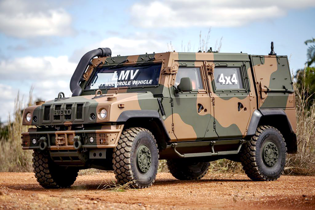 El vehículo blindado italiano Iveco LMV terminó repentinamente en el frente de Ucrania, aunque no se anunciaron las entregas. El vehículo blindado italiano Iveco LMV terminó repentinamente en el frente de Ucrania, aunque no se anunciaron las entregas.