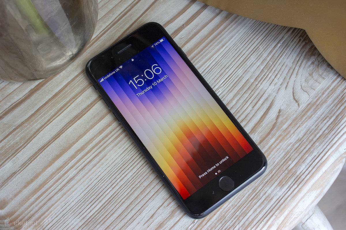 Apple reduce la producción de iPhone SE (2022) y AirPods debido a la guerra en Ucrania Apple reduce la producción de iPhone SE (2022) y AirPods debido a la guerra en Ucrania