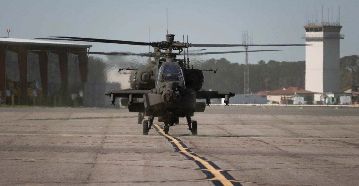 El Ejército de EE.UU. y Boeing no pueden solucionar un problema con los generadores de los helicópteros de ataque AH-64E Apache que hace que la cabina se llene de humo. El Ejército de EE.UU. y Boeing no pueden solucionar un problema con los generadores de los helicópteros de ataque AH-64E Apache que hace que la cabina se llene de humo.