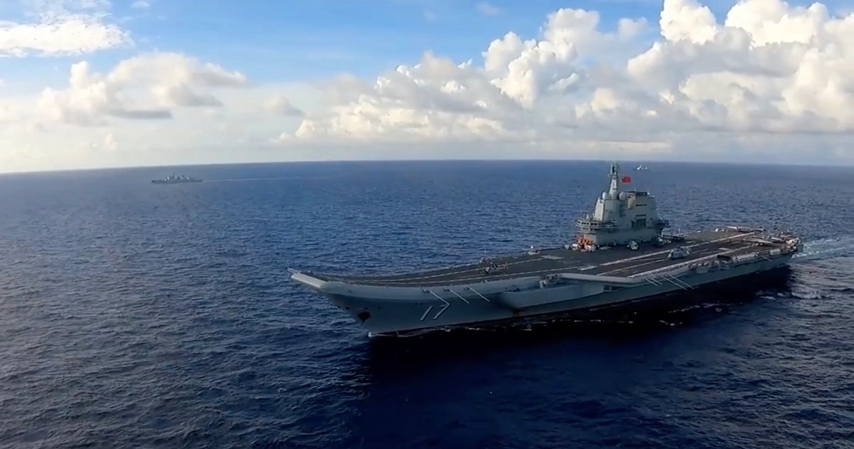 El mayor portaaviones de la Armada china, el Shandong, regresó al Mar de China Meridional con su grupo de ataque. El mayor portaaviones de la Armada china, el Shandong, regresó al Mar de China Meridional con su grupo de ataque.