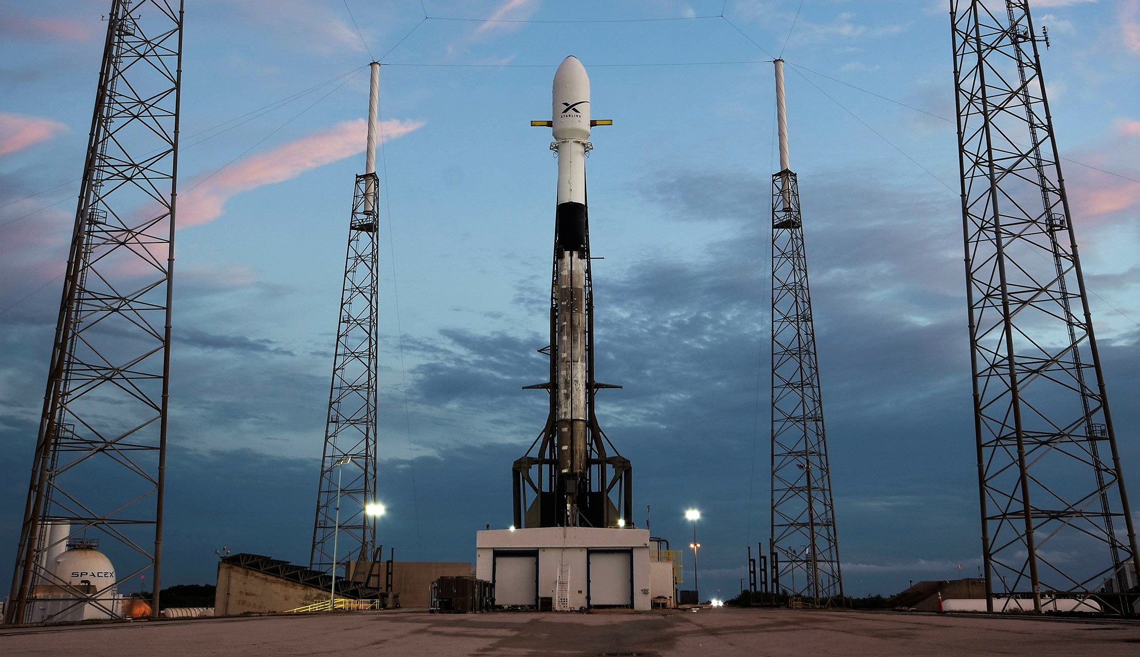 SpaceX ha puesto en órbita con éxito otros 52 satélites Starlink con el cohete Falcon 9, lo que eleva el número total de naves espaciales a casi 3.400 SpaceX ha puesto en órbita con éxito otros 52 satélites Starlink con el cohete Falcon 9, lo que eleva el número total de naves espaciales a casi 3.400