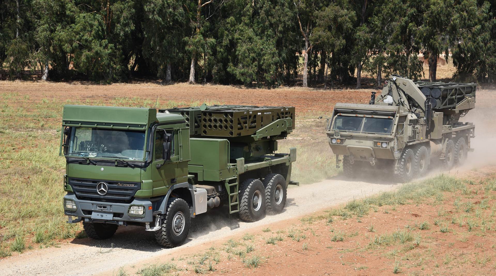 Elbit Systems presentó el prototipo del sistema de cohetes de lanzamiento múltiple D11A, basado en el MLRS PULS, con un alcance de lanzamiento de hasta 300 km Elbit Systems presentó el prototipo del sistema de cohetes de lanzamiento múltiple D11A, basado en el MLRS PULS, con un alcance de lanzamiento de hasta 300 km