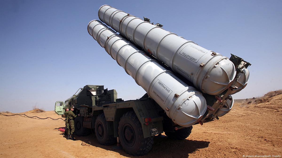 Drones granean el sistema de misiles tierra-aire S-300 en territorio ruso Drones granean el sistema de misiles tierra-aire S-300 en territorio ruso